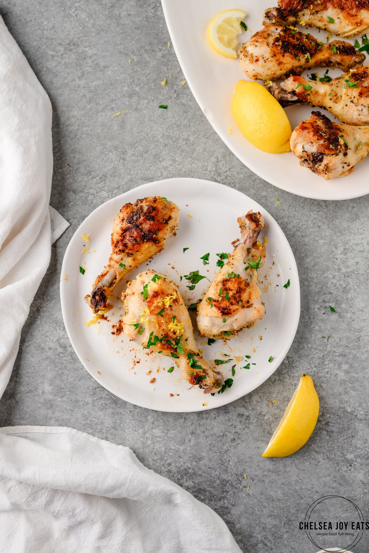 Plate with seasoned chicken drumsticks